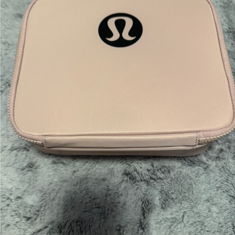 Lululemon new crew lunch box - Picture 2 of 6